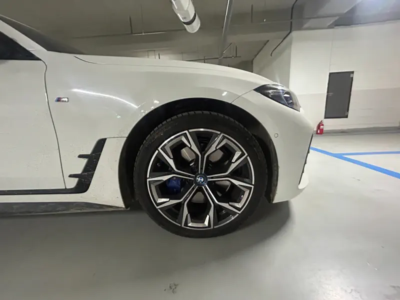 BMW i4