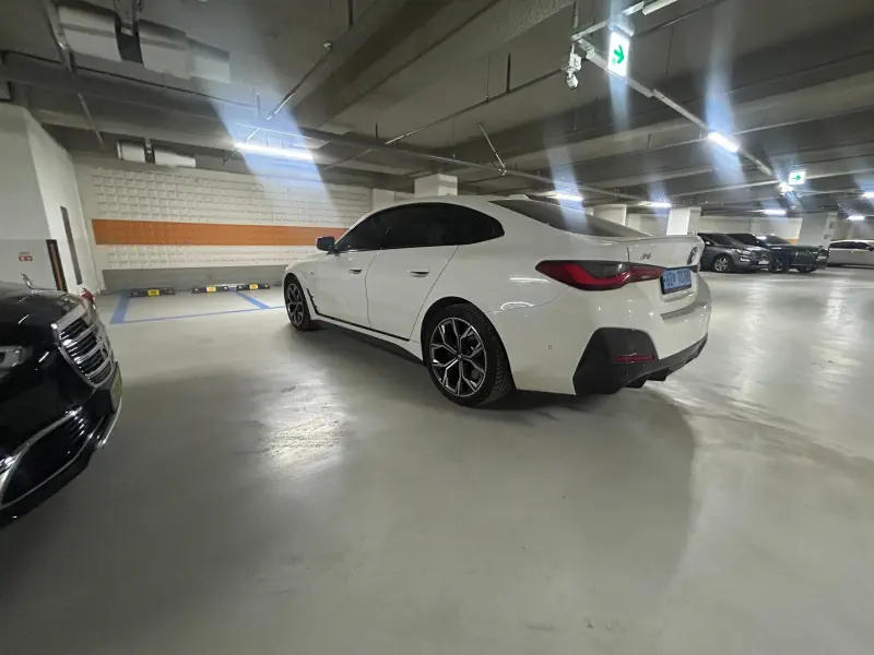 BMW i4
