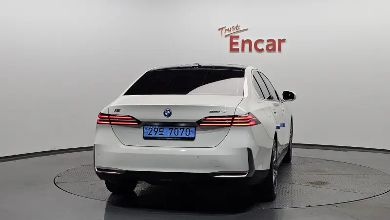 BMW i5