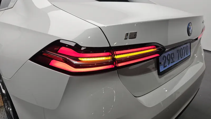 BMW i5