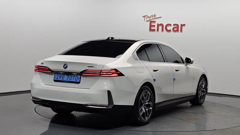 BMW i5
