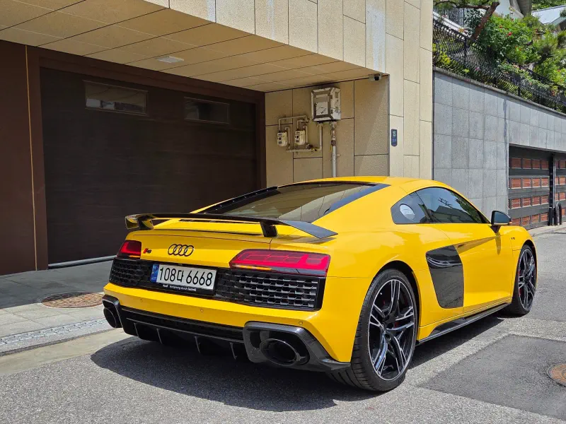 Audi R8