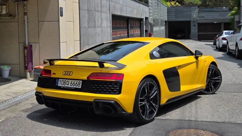 Audi R8