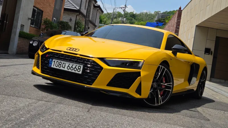 Audi R8