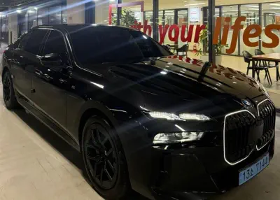 BMW i7
