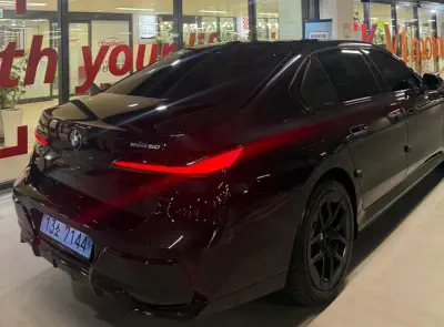 BMW i7