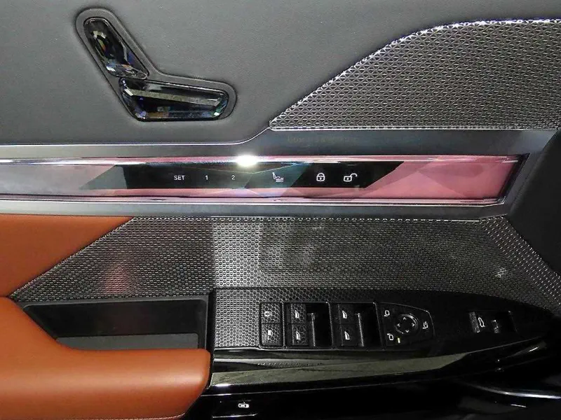 BMW i7