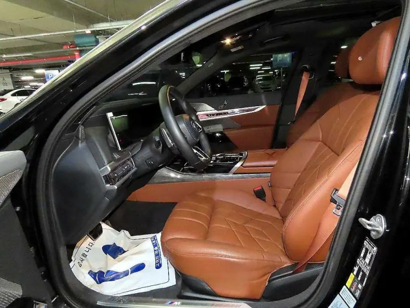 BMW i7