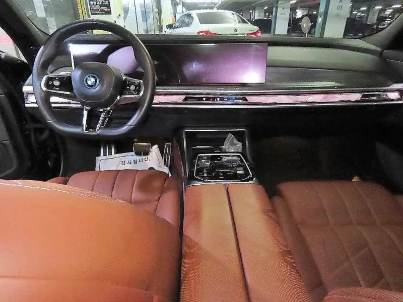 BMW i7