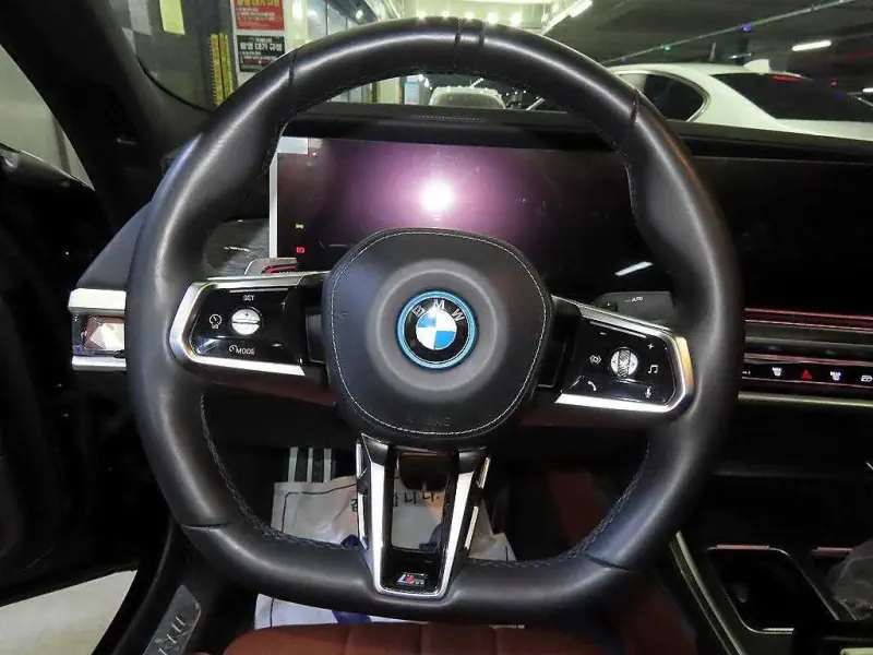 BMW i7