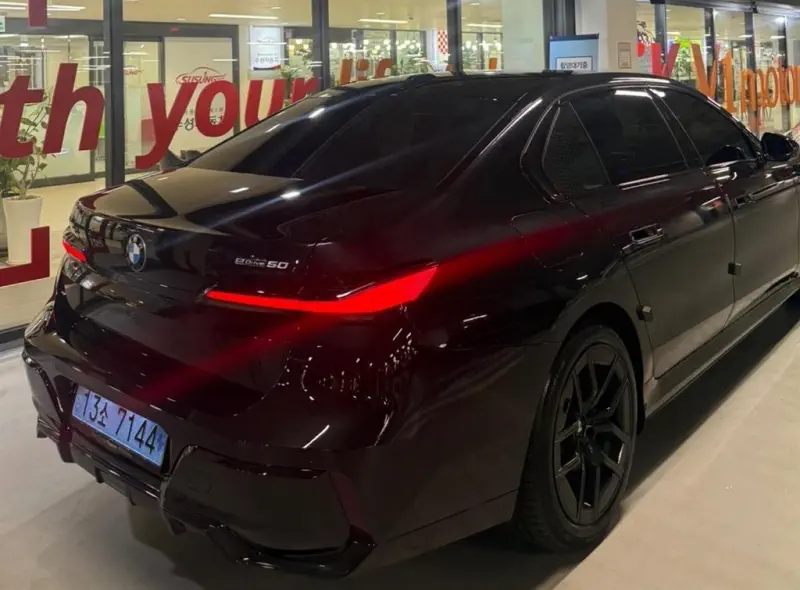 BMW i7