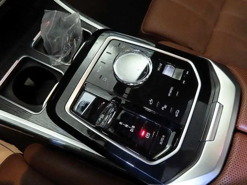 BMW i7