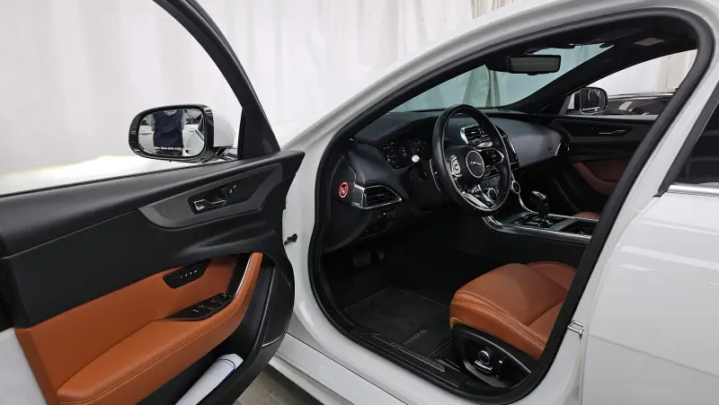 Jaguar XE