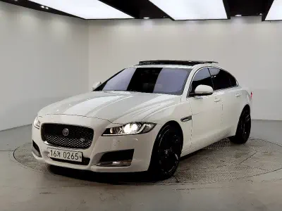 Jaguar XF