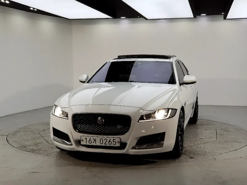 Jaguar XF