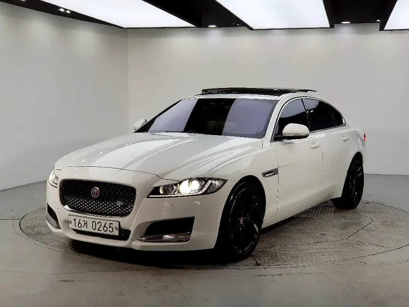 Jaguar XF