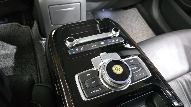 Genesis G90