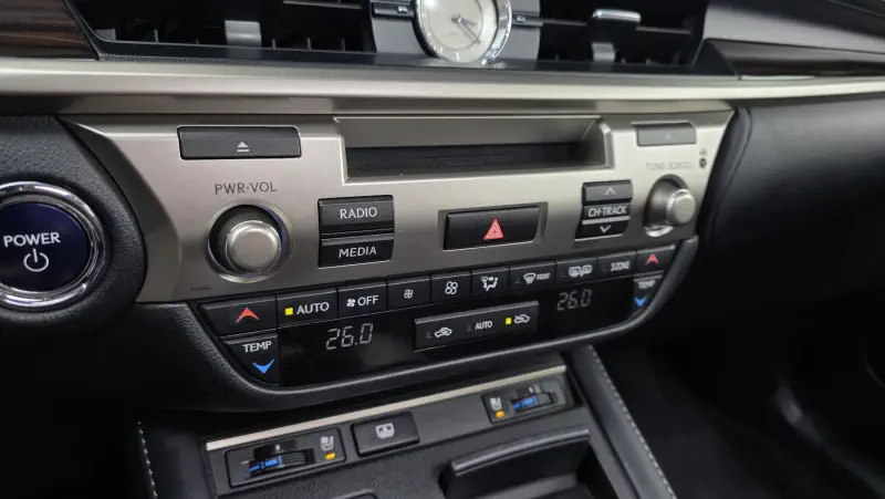 Lexus ES300h