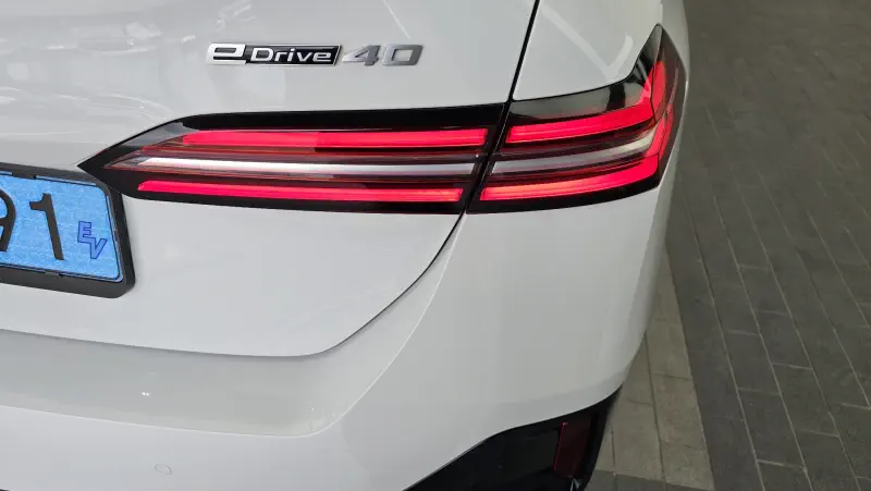 BMW i5