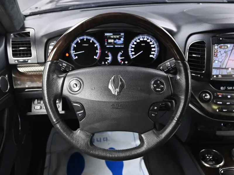 SsangYong Chairman W