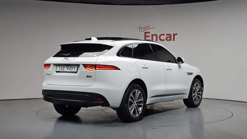 Jaguar F-Pace