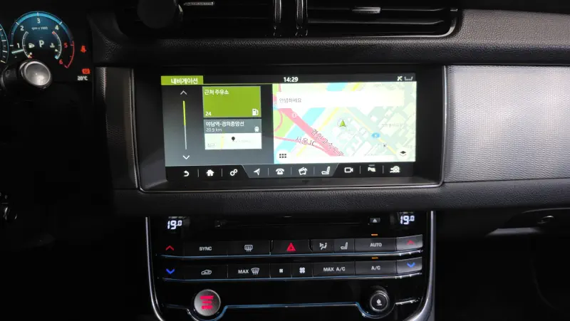 Jaguar XF