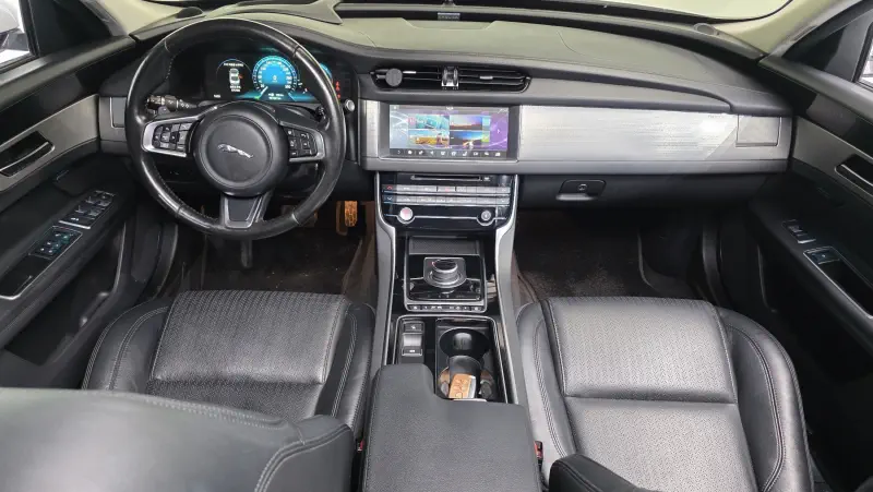 Jaguar XF