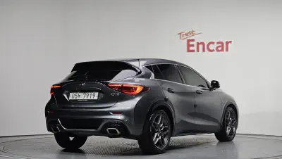 Infiniti Q30