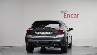 Infiniti Q30