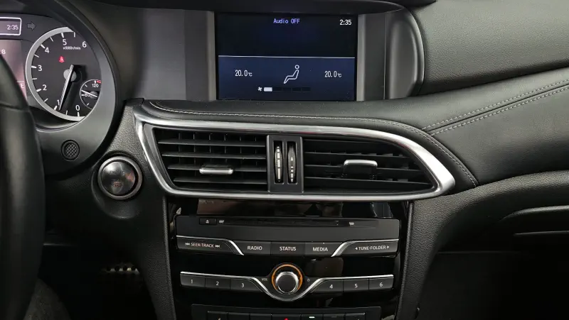 Infiniti Q30