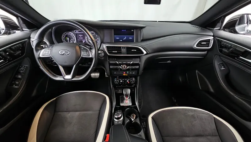 Infiniti Q30