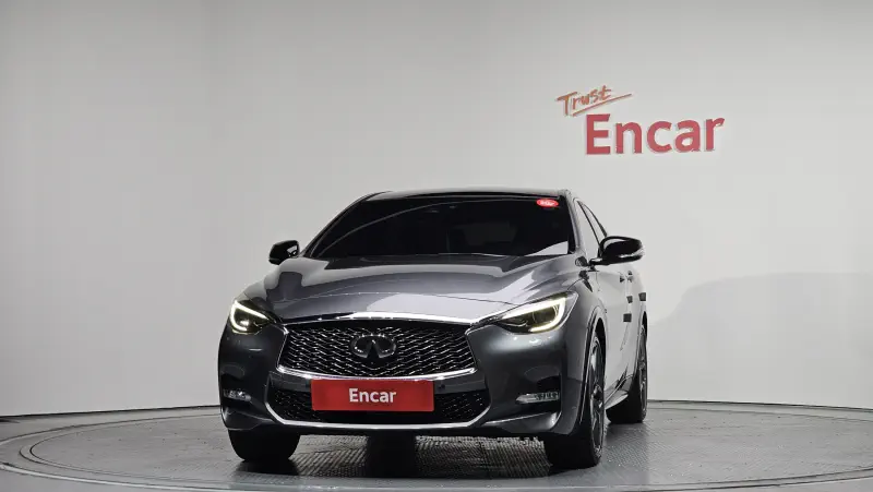 Infiniti Q30