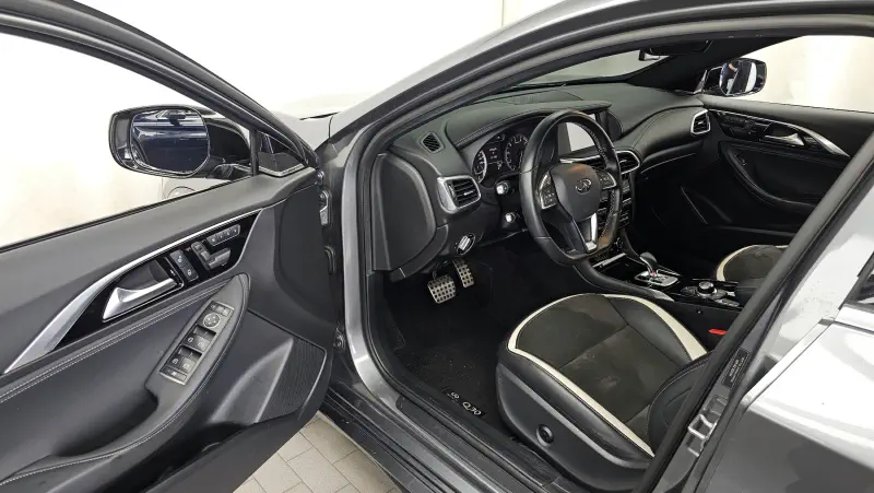 Infiniti Q30