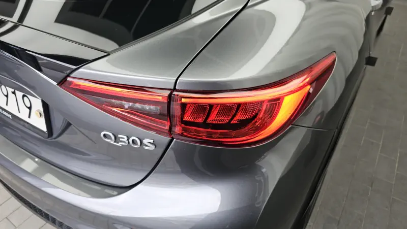 Infiniti Q30