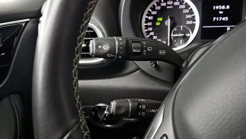 Infiniti Q30