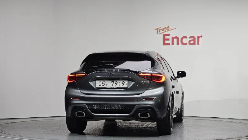 Infiniti Q30