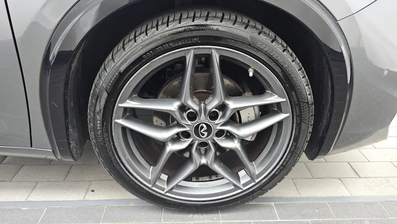 Infiniti Q30