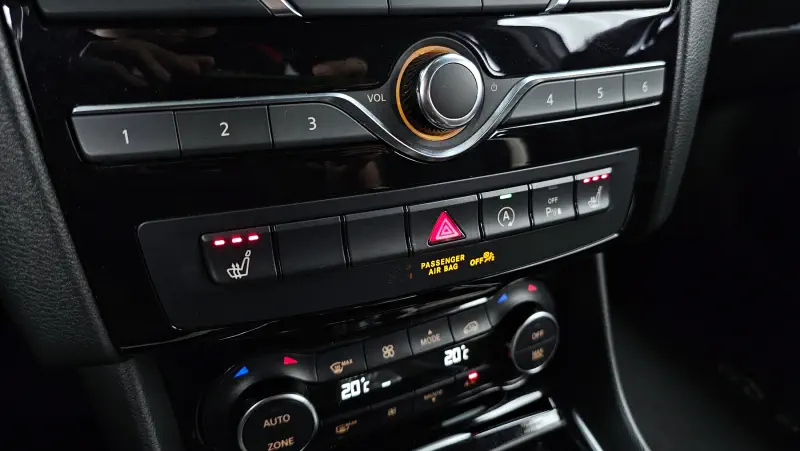 Infiniti Q30