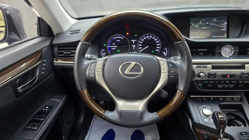 Lexus ES300h