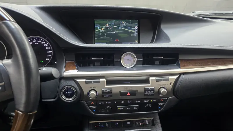 Lexus ES300h