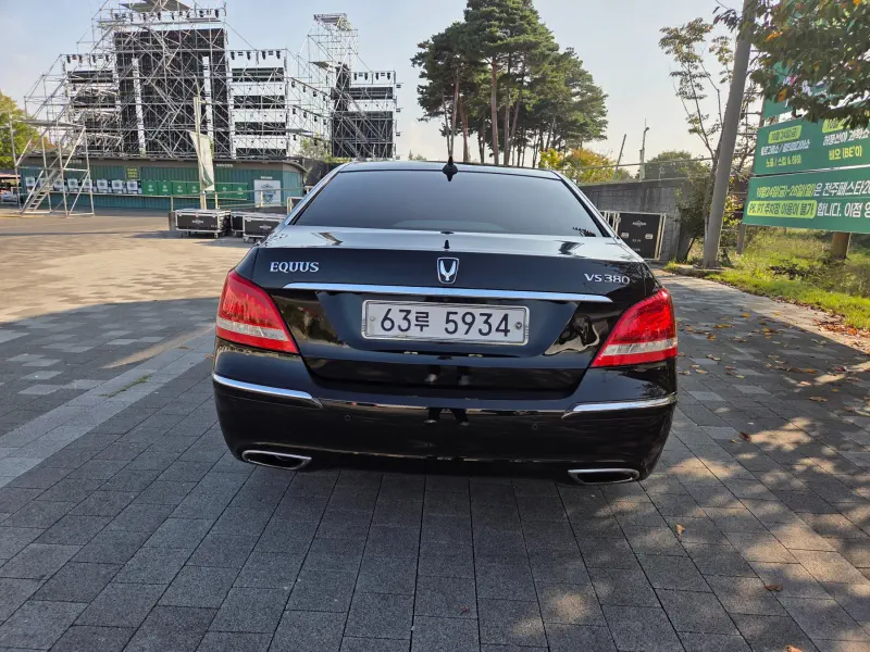Hyundai Equus