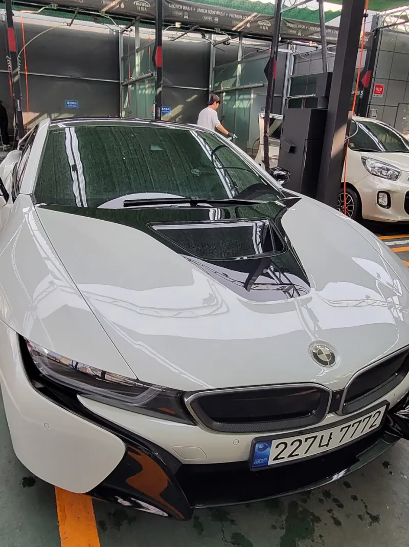 BMW i8