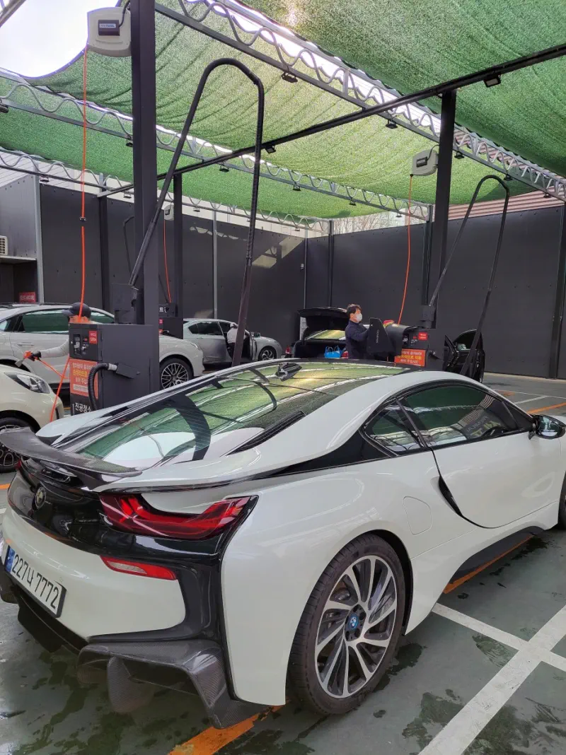 BMW i8