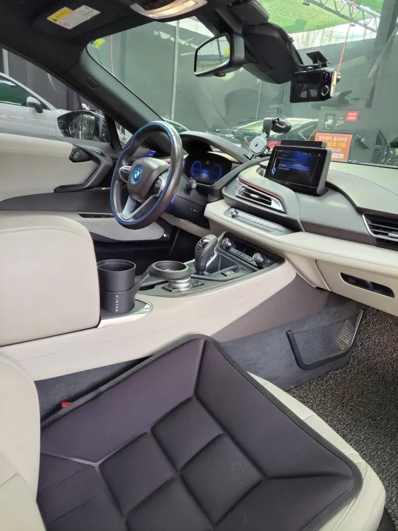 BMW i8