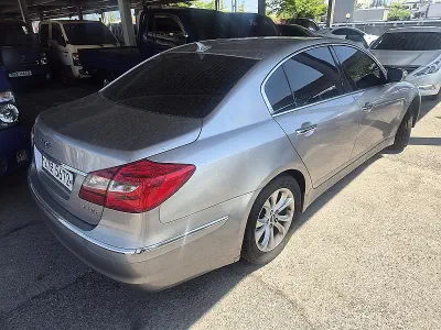 Hyundai Genesis