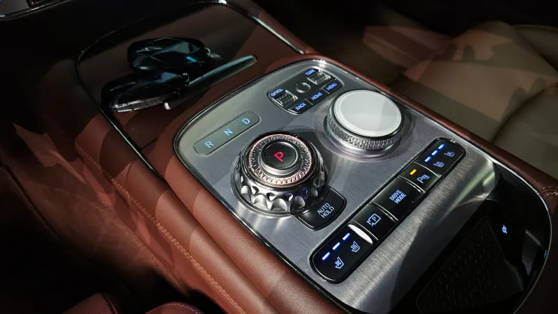 Genesis G90