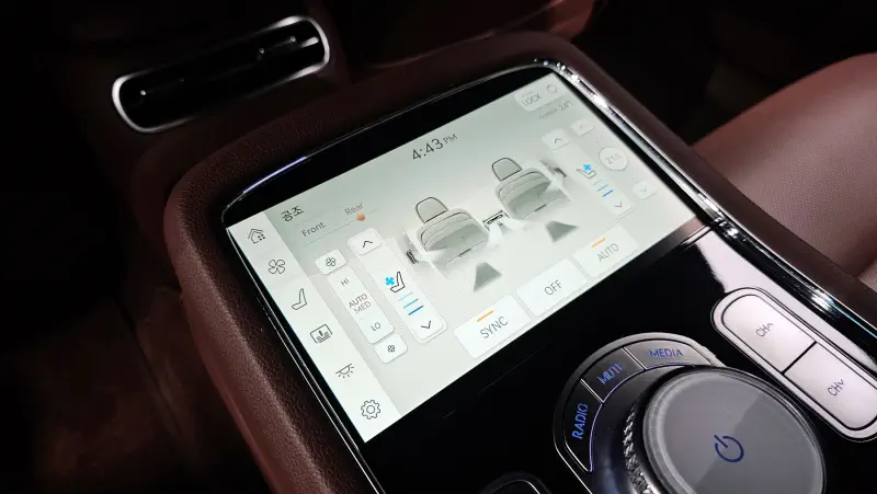Genesis G90