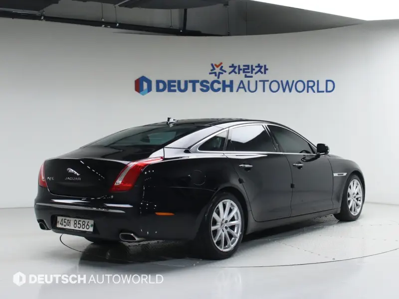 Jaguar XJ