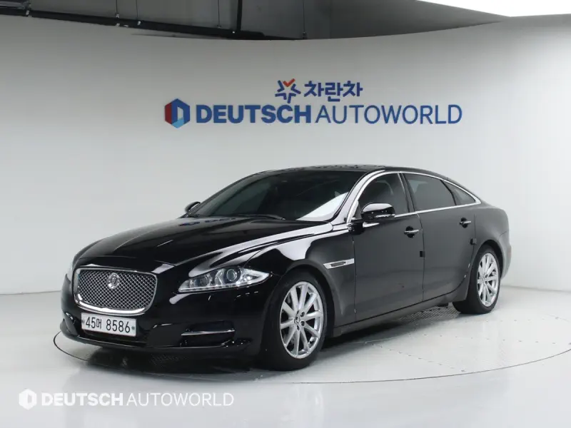 Jaguar XJ