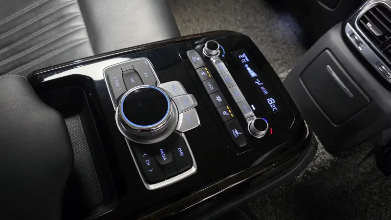 Genesis G90